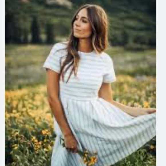 Piper and Scoot Festival Dress in Oatmeal -
a boho classic! size: L - Picture 3 of 12